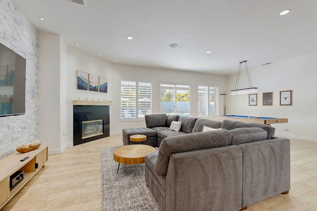 Sunny Vibes & Mountain Views—Your Stylish Indian Wells Retreat for Fun, Relax