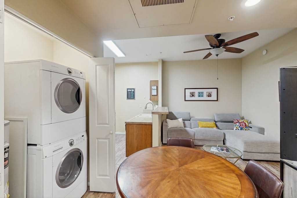 Charming Condo on 1st floor w/ pool & hot tub, central A/C, plus W/D