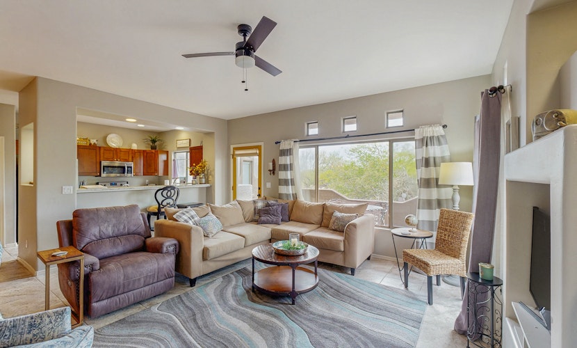 Lovely Oro Valley condo with pool, hot tub, grill & fitness room