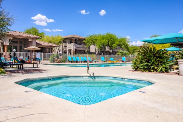 Lovely Oro Valley condo with pool, hot tub, grill & fitness room