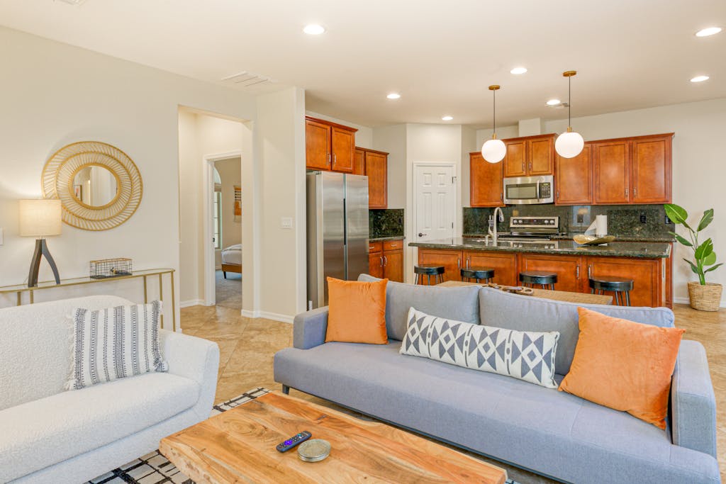 Quaint home walking distance to Superbowl with patio, AC, W/D & pool access