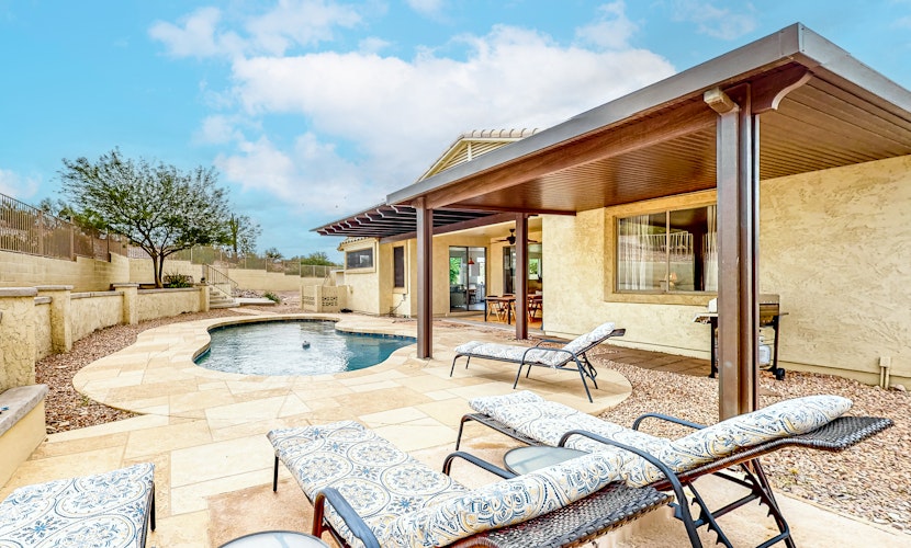 Dreamy desert gem with private pool, firepit, grill, lanai & AC