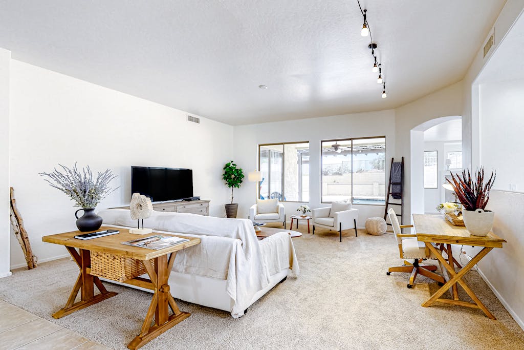 Dreamy desert gem with private pool, firepit, grill, lanai & AC