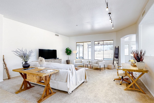 Dreamy desert gem with private pool, firepit, grill, lanai & AC