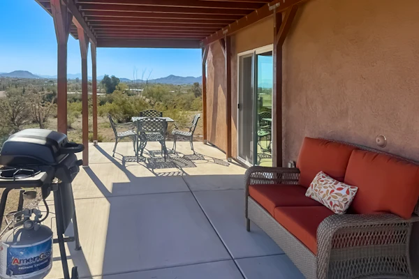 Sunny Tucson Studio: Cozy Comfort, Stunning Mountain Views & Adventure Nearby!
