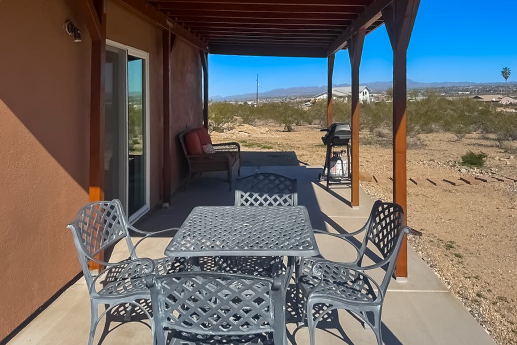 Sunny Tucson Studio: Cozy Comfort, Stunning Mountain Views & Adventure Nearby!