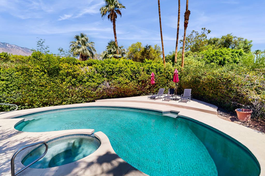 Dog-friendly home w/private pool, patio, pool spa, and gas fireplace