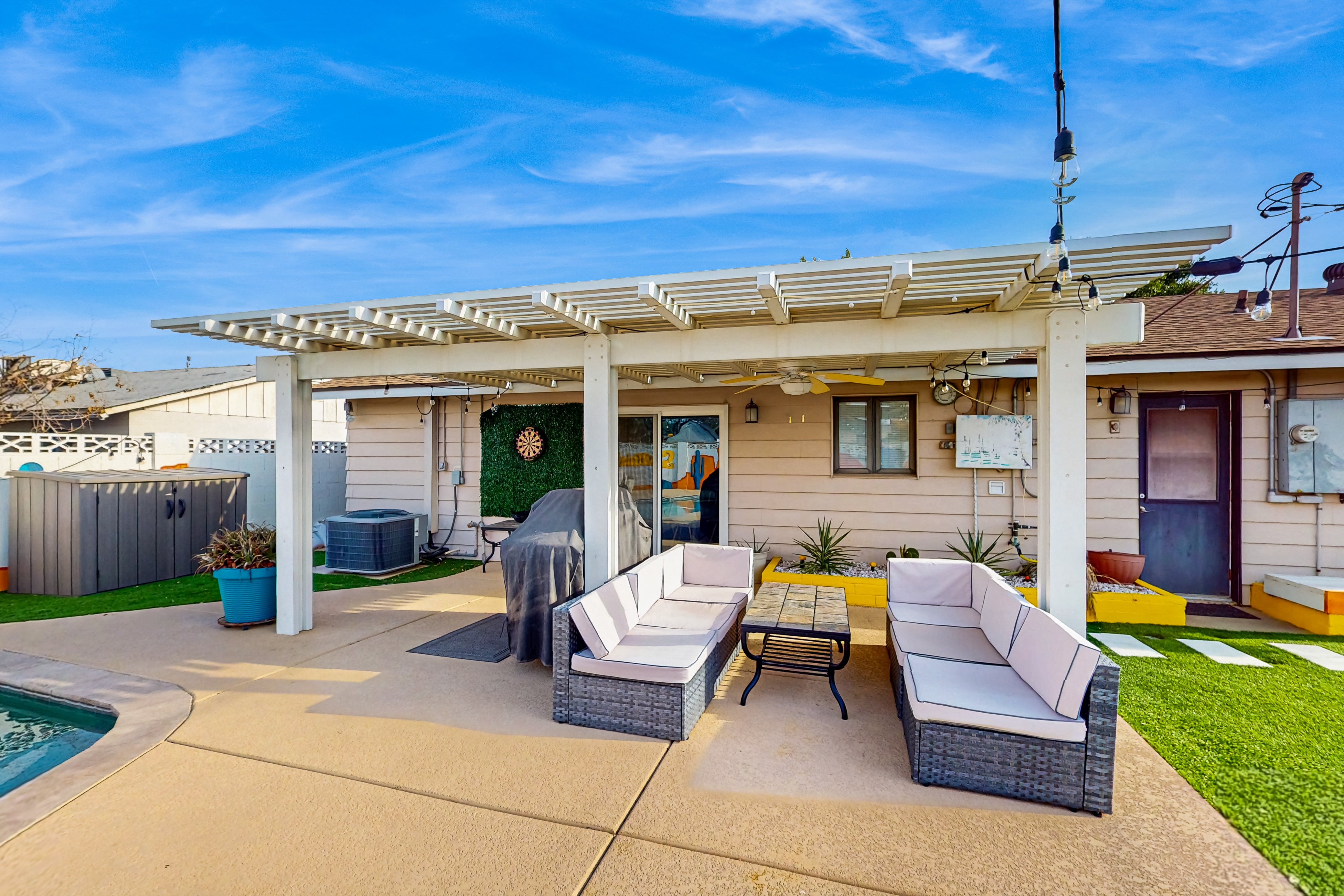 Your Perfect Family Getaway in Tempe - Comfort, Fun, Outdoor Pool, and Sun Await