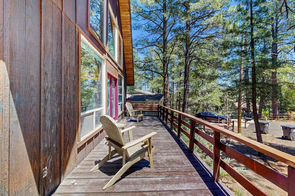 A-Frame Home w/ large deck, bbq grill, foosball table, & EV charger