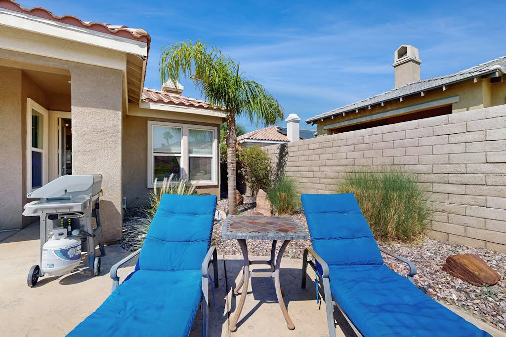 Peaceful lakefront home w/ a Private Pool, Spa, & Firepit - Dogs Welcome!