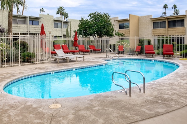 Bright Condo on 1st floor w/ 2 levels - patio, shared pool & laundry room