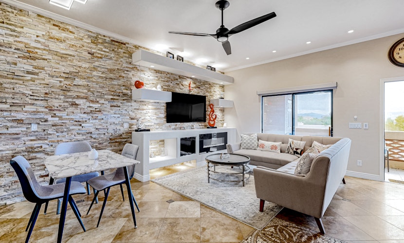 2nd-floor condo with fireplace, patio, pool, hot tub, mini golf, BBQ area, & AC