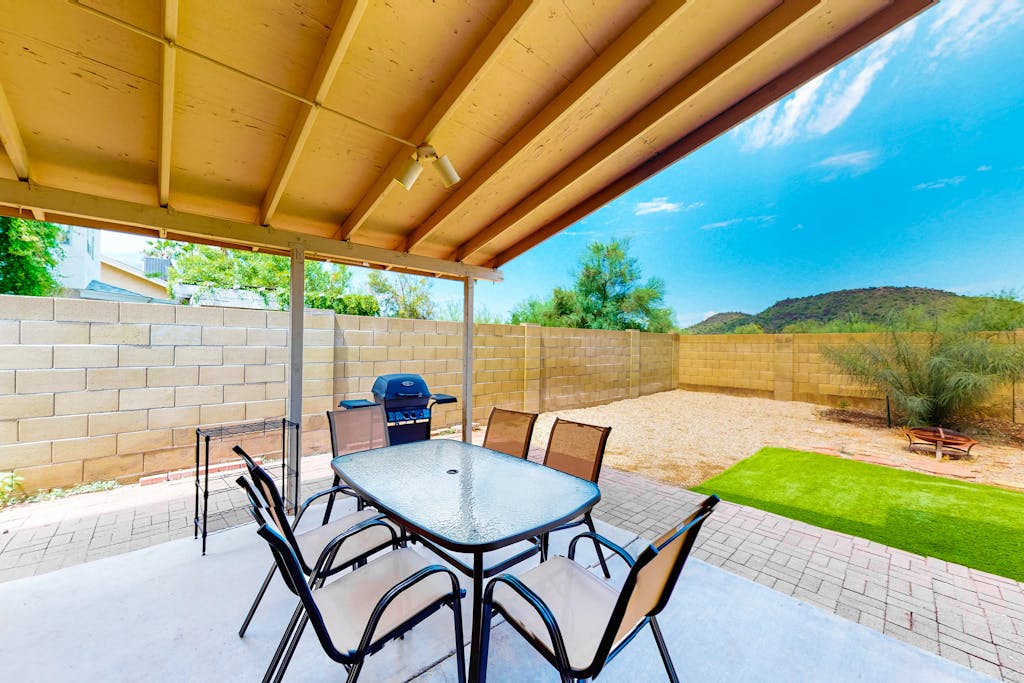 Retro home with enclosed yard, covered patio, grill, firepit, AC, & washer/dryer