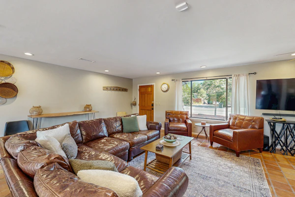 Spacious home w/ large yard, deck, mountain view, fire pit & grill
