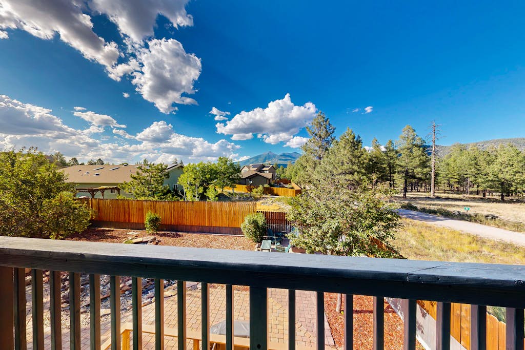 Spacious home w/ large yard, deck, mountain view, fire pit & grill