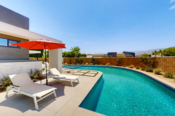 Stunning Modern Home w/Mountain Views + Private Pool, Spa & Grill - Dog ok