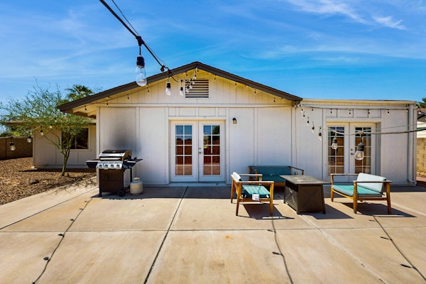 Beautiful, dog-friendly Mesa family home w/ private BBQ & enclosed yard