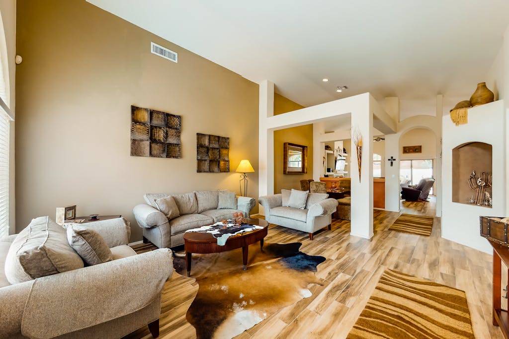 Classic, dog-friendly home with landscaped backyard, private pool & spa