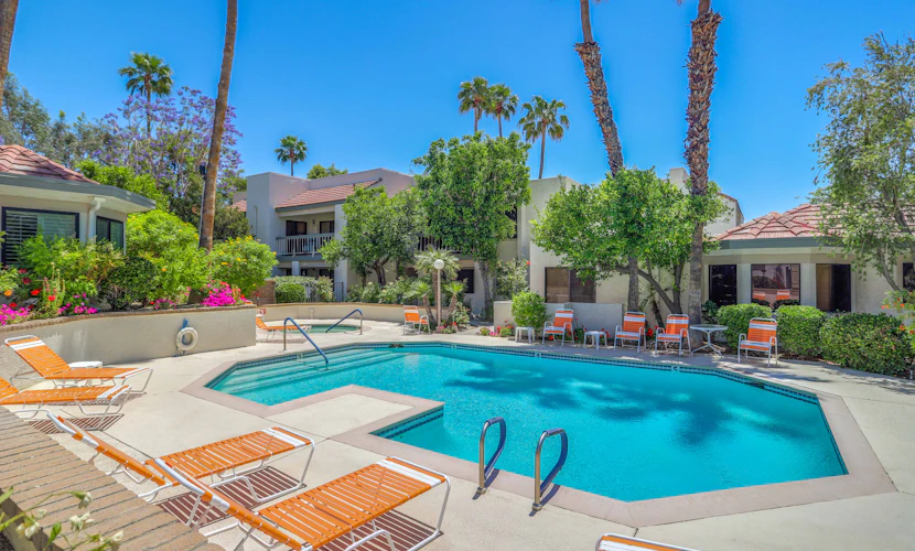 Mtn-view 2nd-floor renovated condo near trails with 4 pools, pool spas, balcony
