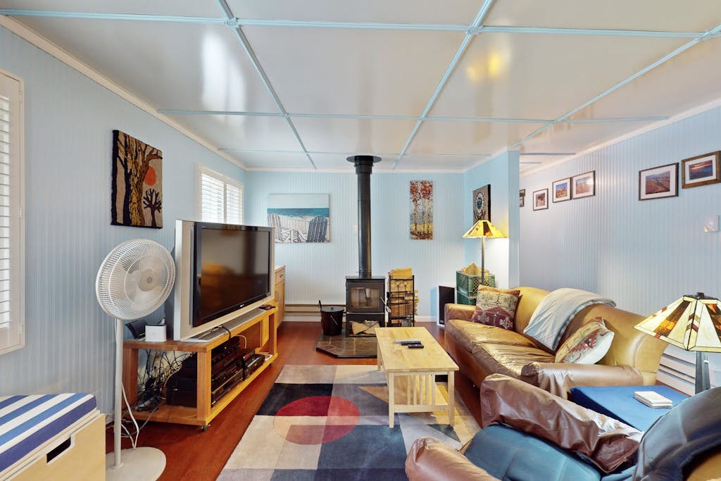 Cozy woodland with fireplace & patio, near trails, Flagstaff & national forest