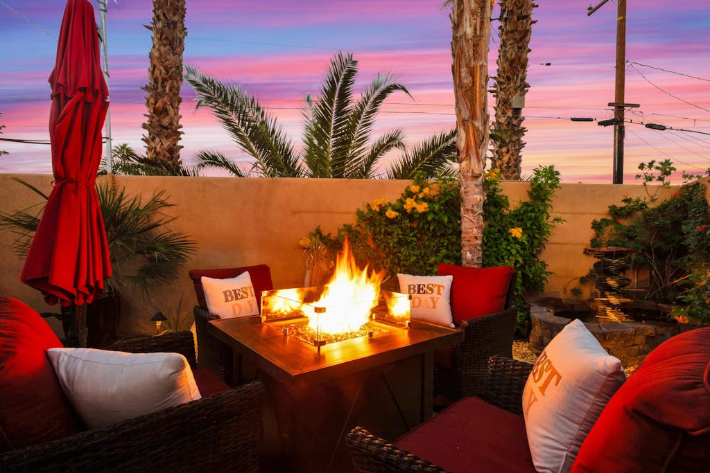 Enjoy the MorningSun in a Stylish Townhouse with Private Spa & Putting Green