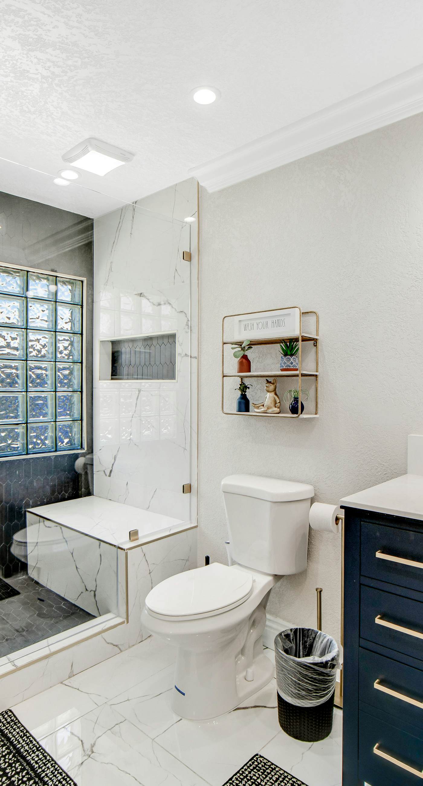 Desert Shadow - 4978