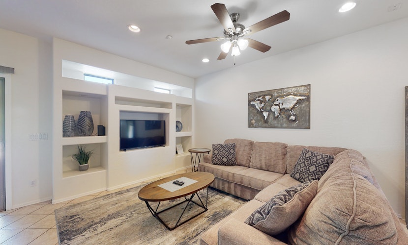 Dog-friendly home with fenced yard, pool & hot tub access- near P83