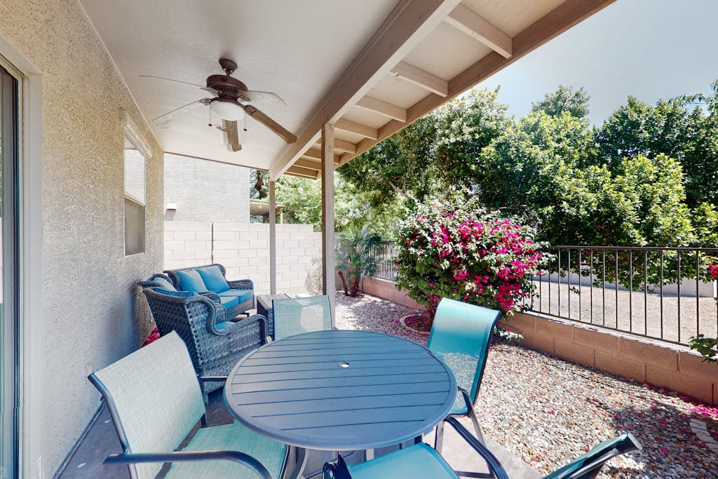 Dog-friendly home with fenced yard, pool & hot tub access- near P83