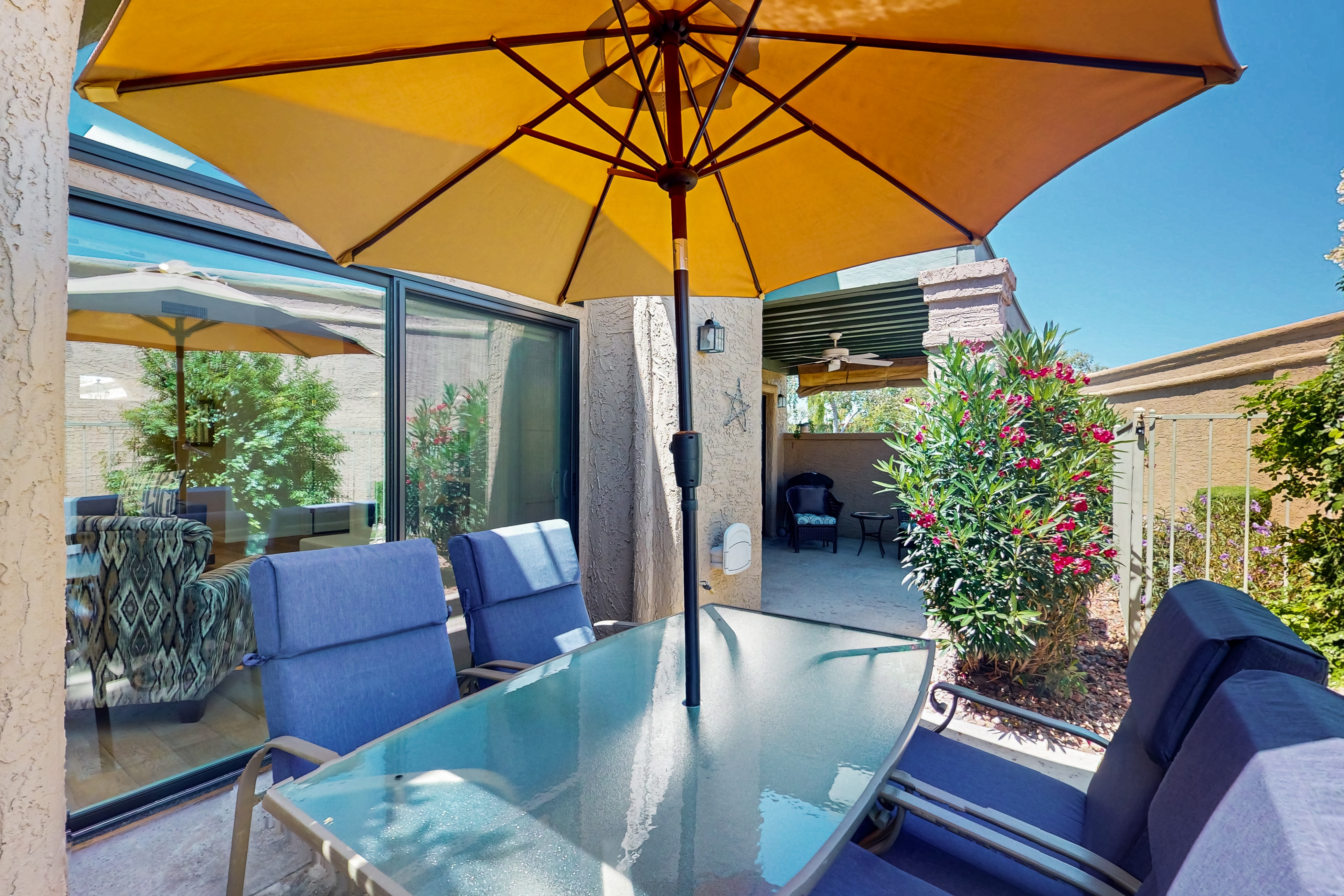 Modern Condo w/ shared pool - great location close to golf, baseball, & Old Town