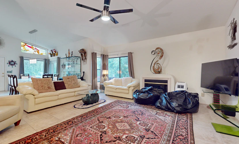 Cozy home with BBQ grill, fireplace, patio, hiking nearby