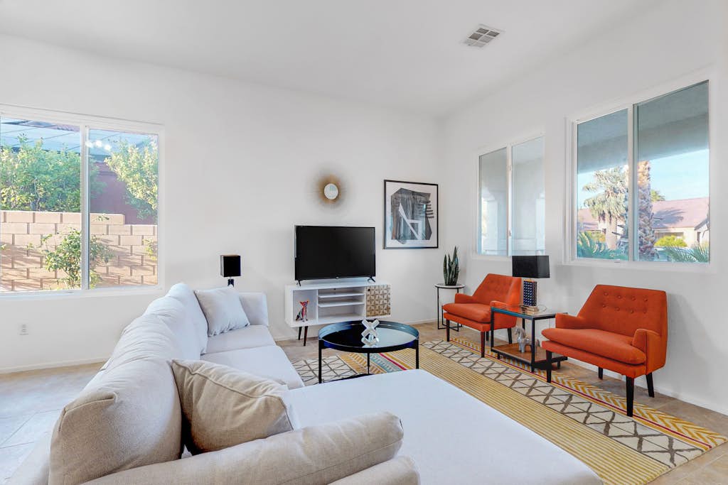 Newly redecorated home with private pool, spa & outdoor kitchen