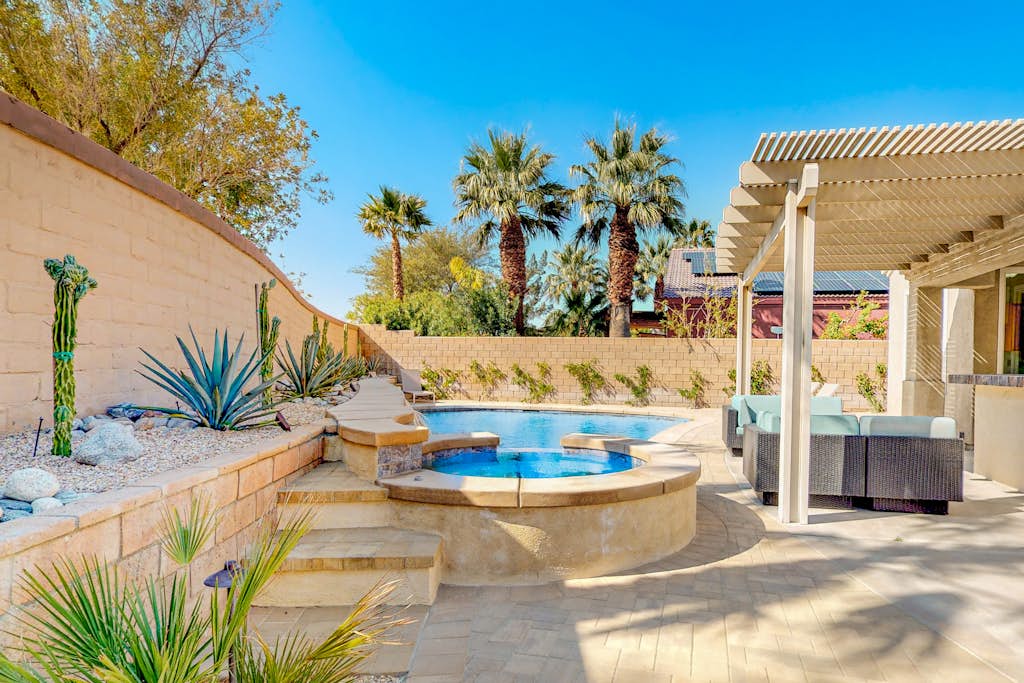 Newly redecorated home with private pool, spa & outdoor kitchen