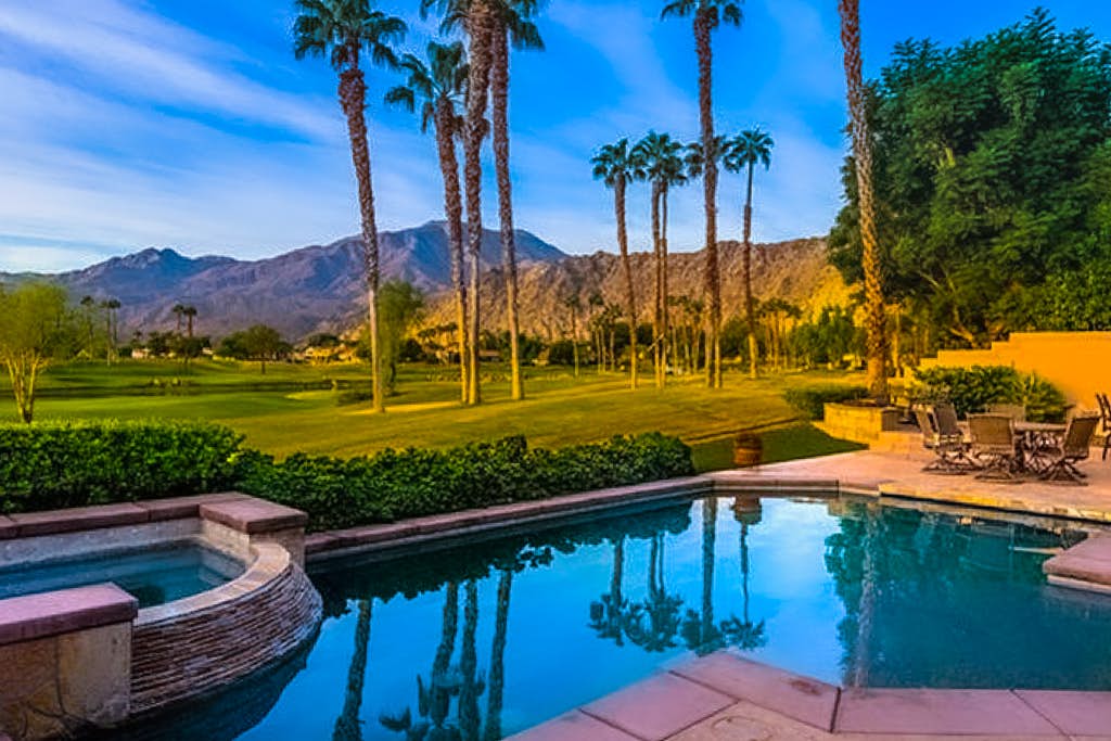 Glamorous home w/ mountain views, private pool, & on-site golf - 3 BR - #067092