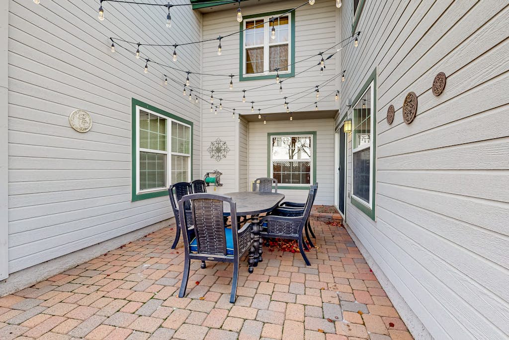 Dog-friendly downtown home & casita with patio, grill, streaming, gym equiptment