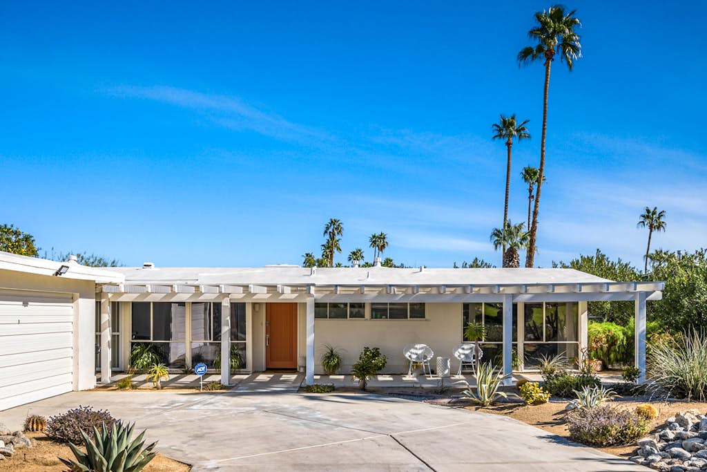 Renovated, modern home with private pool, firepit, washer/dryer & AC