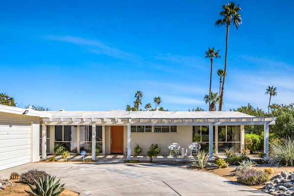 Renovated, modern home with private pool, firepit, washer/dryer & AC