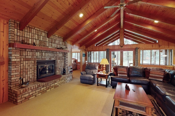 Cabin on the golf course with fire pit, BBQ grill, and games