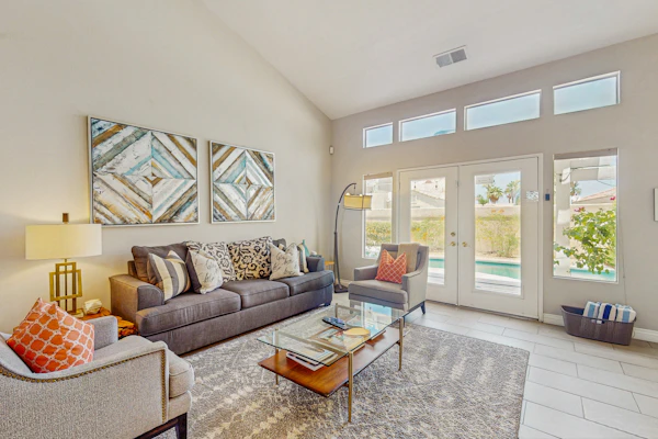 Airy retreat near dining with private pool, pool spa & kitchen - 3 BR - #066586