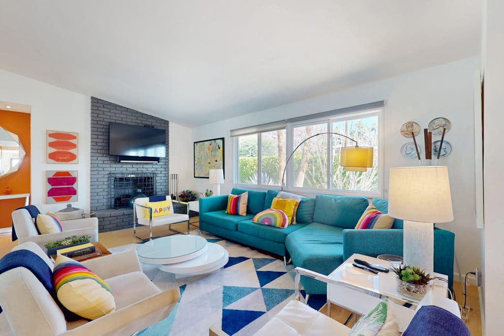 Colorful home with private pool and spa & private gas grill - families welcome