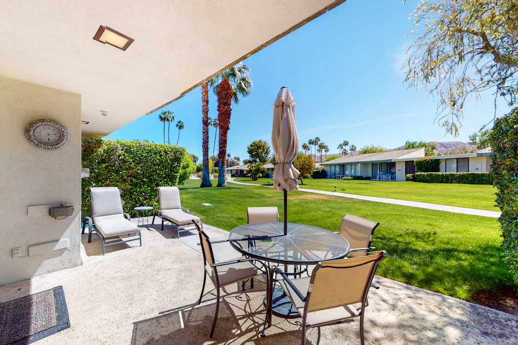 Palm Springs Condo, Sunrise Villas