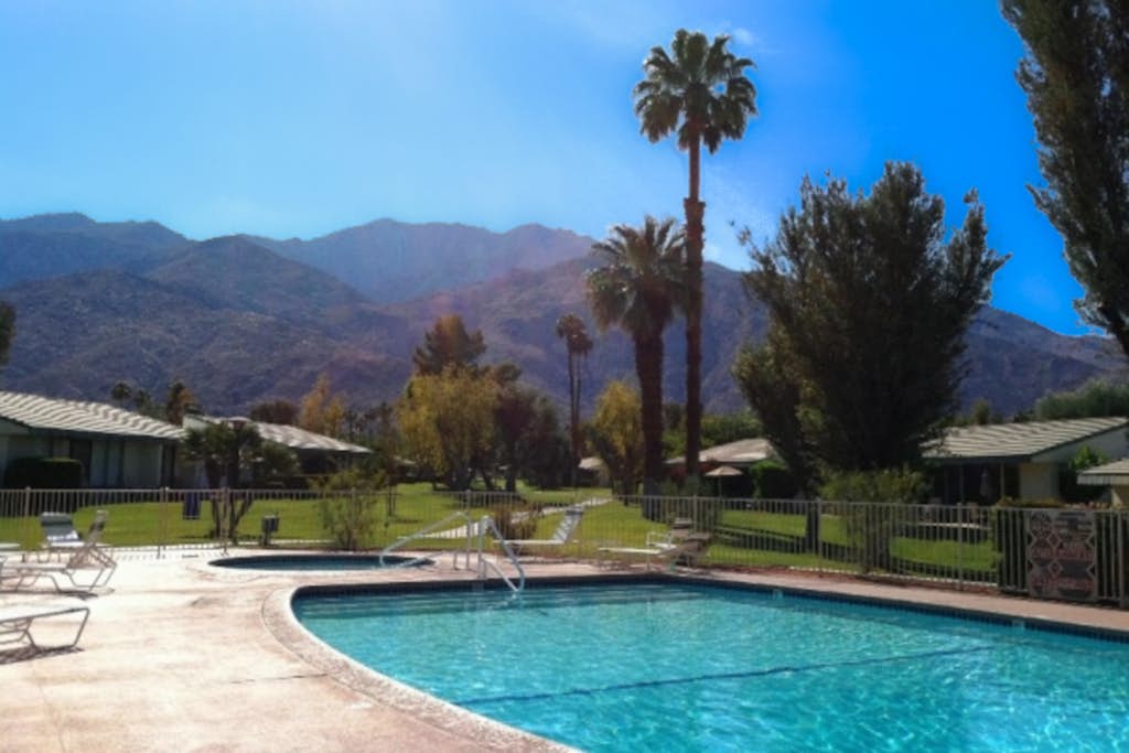 Convenient, dog-friendly condo w/shared tennis, spa, heated pool