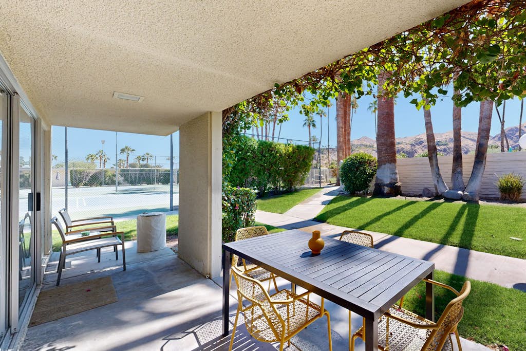 Dog Friendly Mid-Century Villa at The Coco Cabana with Pool, Spa & Tennis Courts