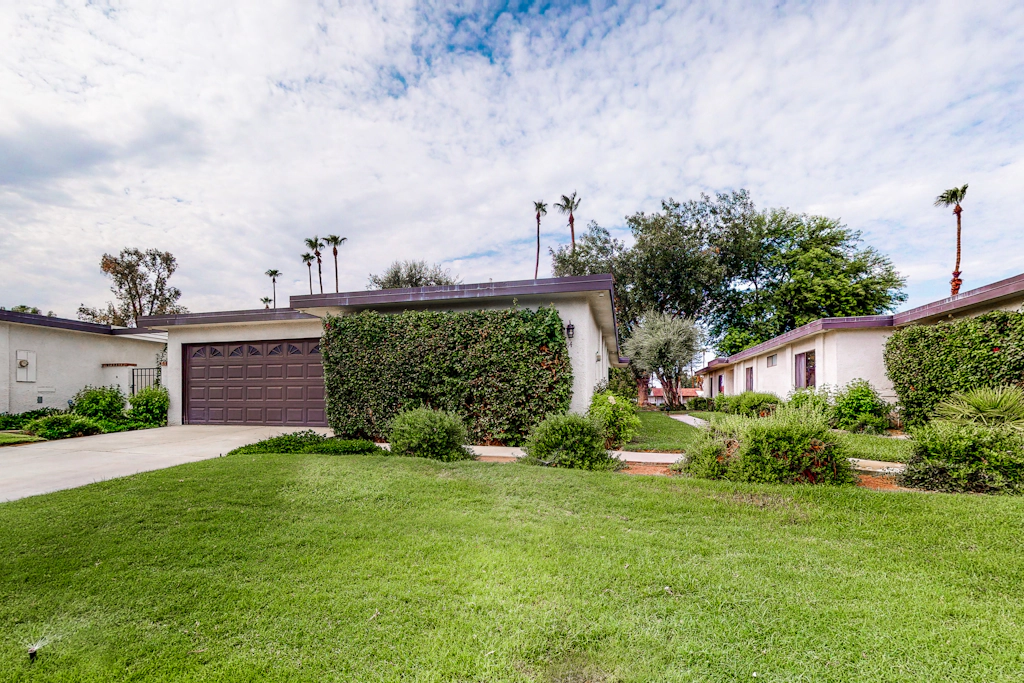 Modern Desert Retreat