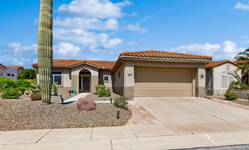 Spacious home with access to shared pool/hot tub, sport courts, game room, & gym