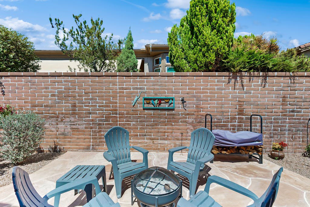 Spacious home with access to shared pool/hot tub, sport courts, game room, & gym