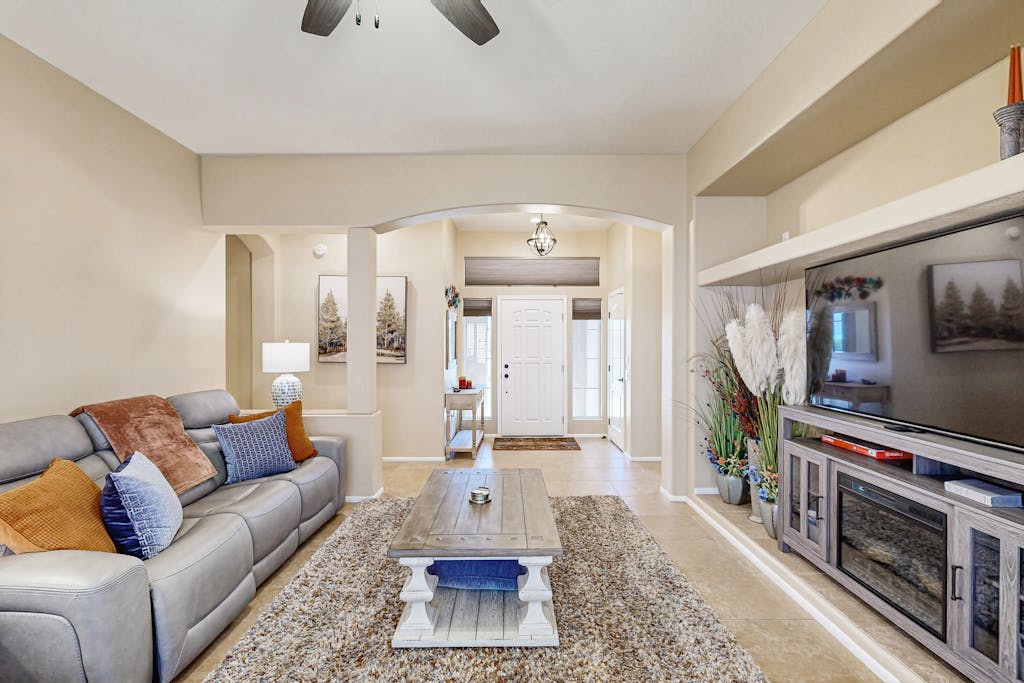 Spacious home with access to shared pool/hot tub, sport courts, game room, & gym