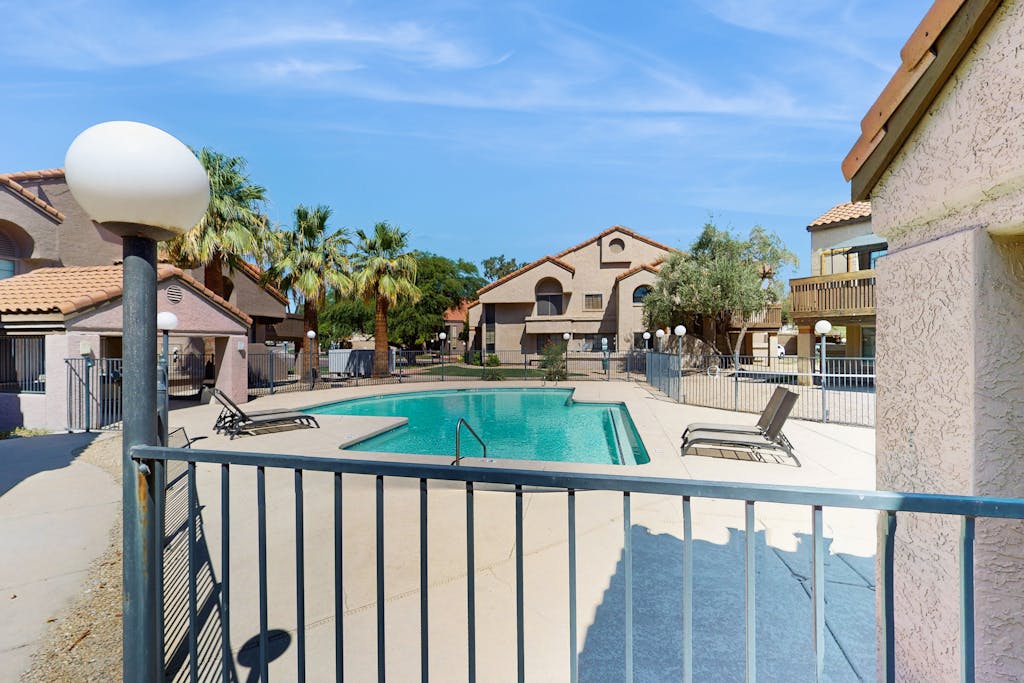 Beautiful renovated condo w/ community pool, private W/D, central A/C