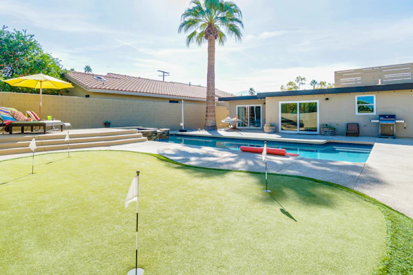 Centrally Located Retreat with Saltwater Pool, Spa, Firepit & Pool Table