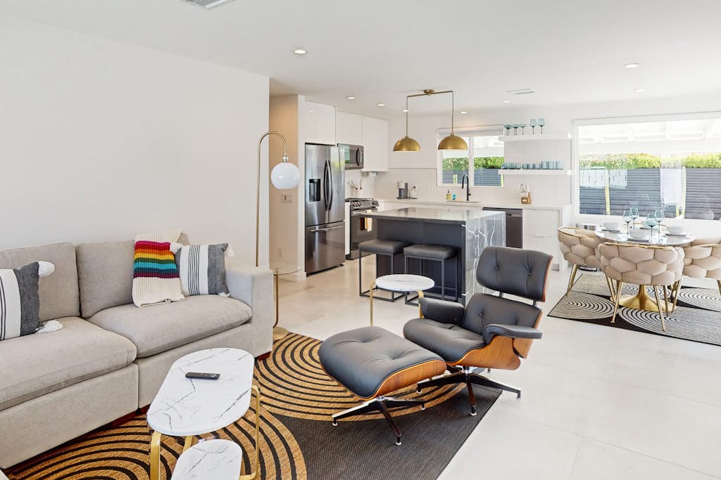 Beautiful home with private pool, pool spa & open living space