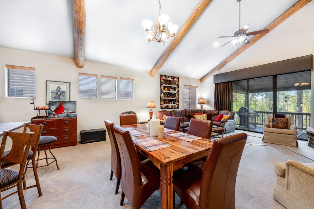 Hideaway in the pines with pool table, covered deck, fireplace, grill, & W/D